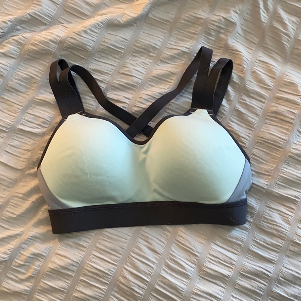 Sports bra with padding